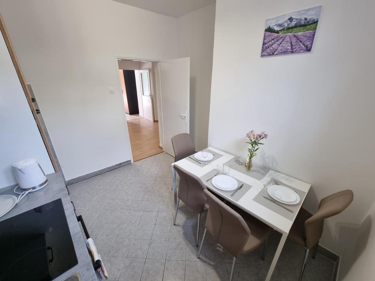Retreat Apartments With Free Parking Пула Екстер'єр фото